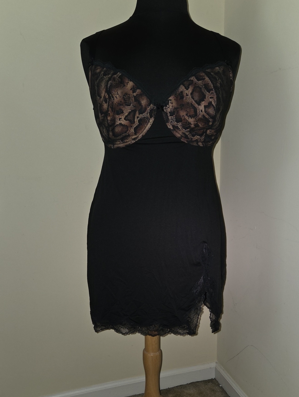 Cacique Black Slip with Brown Snake-Print Cups